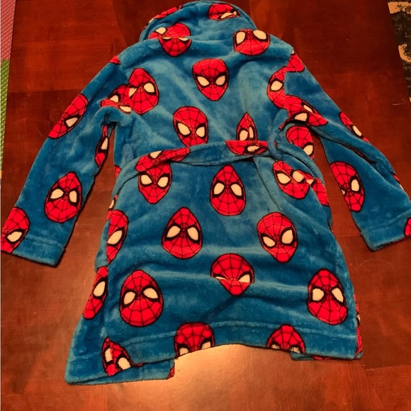 Super Soft Plush Spider-Man Bathrobe - Picture 3 of 4